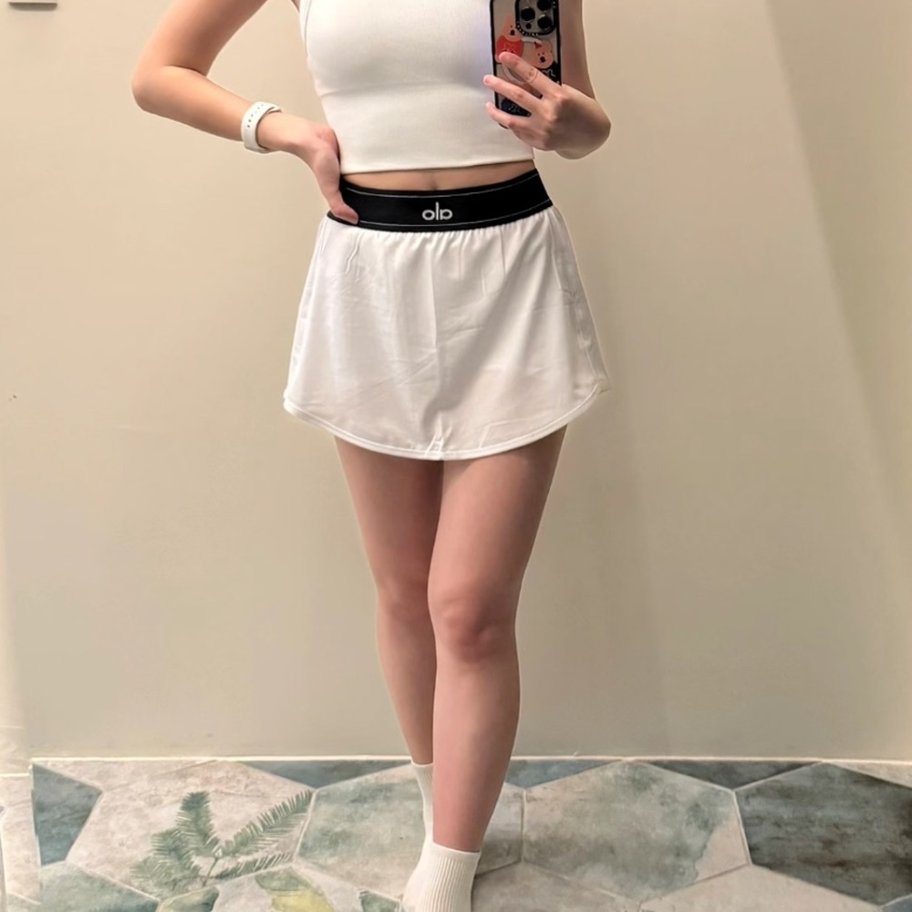 ALO Yoga Women's White Athletic Skort